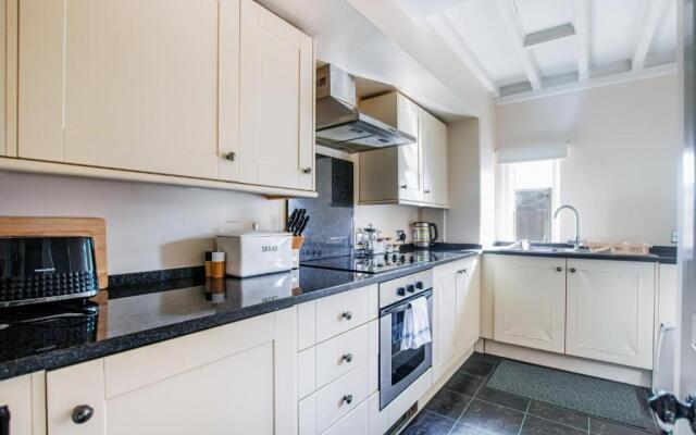 Centrally-located Flat in Stunning Period Building