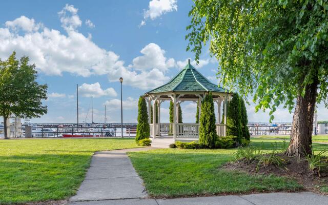 Clarion Hotel Conference Center on Lake Erie