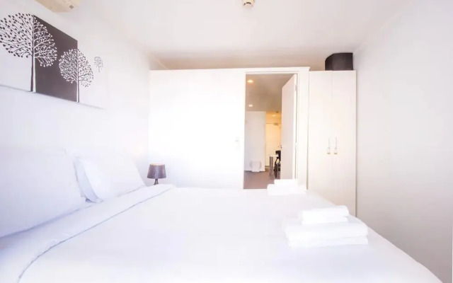 Modern 1 Bedroom Central Apartment With Stunning Views