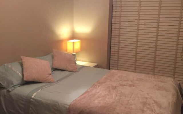 2 Bedroom Flat Beside Phoenix Park