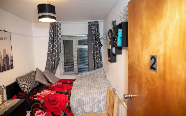 Room-charming London Guest Room With Gar