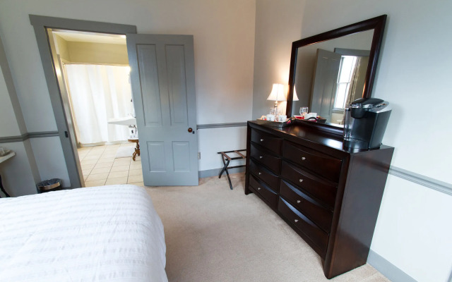 Captain Wohlt Inn Bed & Breakfast