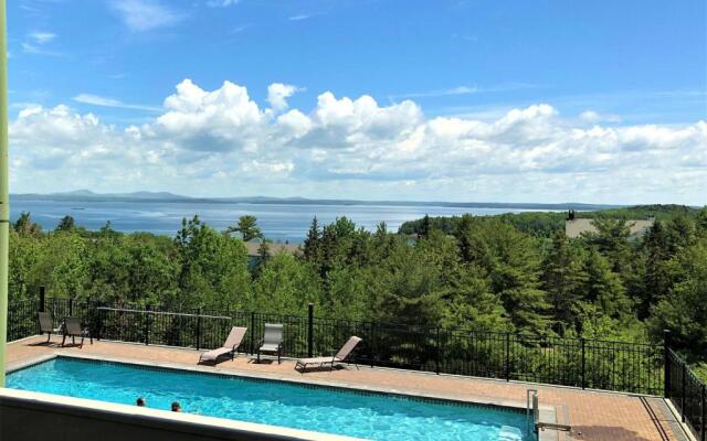 Atlantic Eyrie Lodge