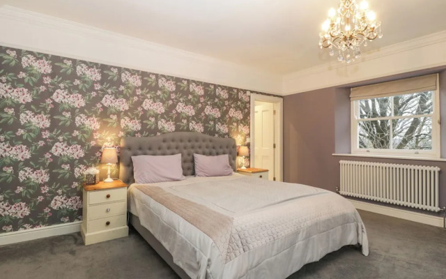 Vallis Oak Villa
