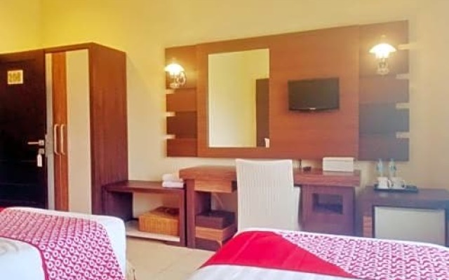 OYO 90102 Edotel Hotel By Dbest Hospitality