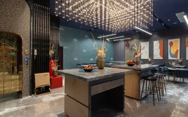 club theme hotel