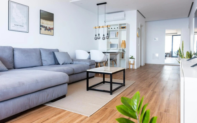 3 bdr aprt, stunning seaview, rooftop pool - LCGR