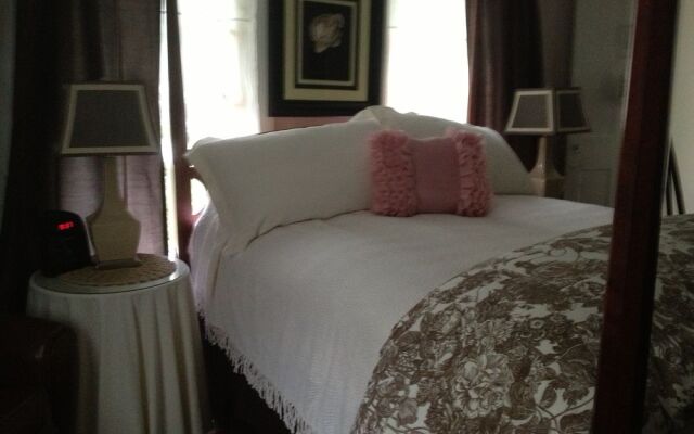 Roseledge Country Inn