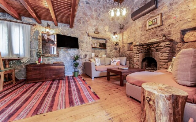 Chic Villa w Fireplace 3 min to Beach in Bodrum