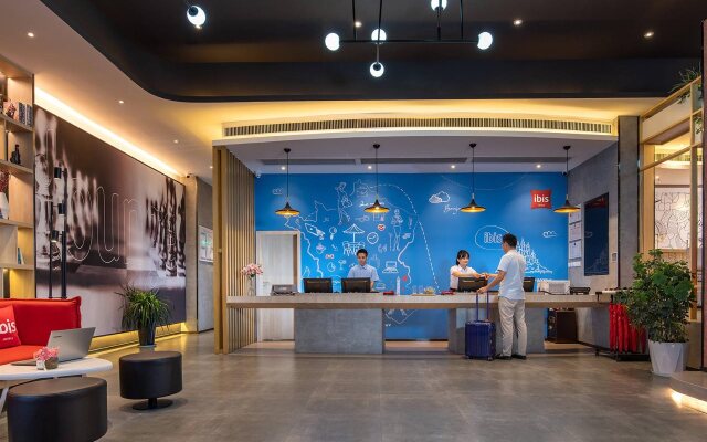 Ibis E'meishan Railway Station Hotel