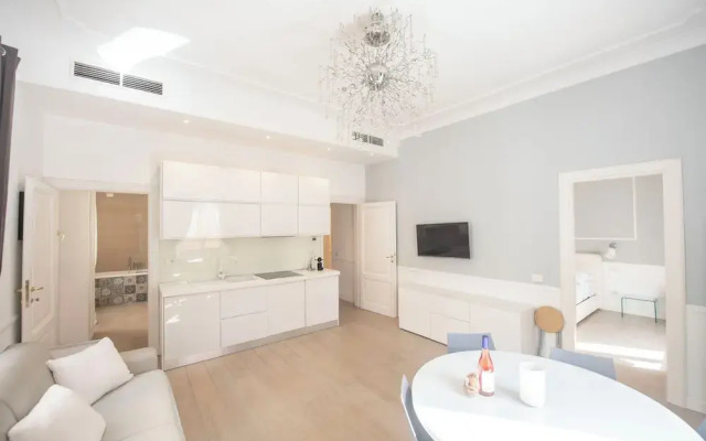 Vatican Beautiful 2Br Apartment