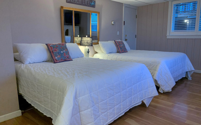 Vineyard Harbor Motel - Private Beach