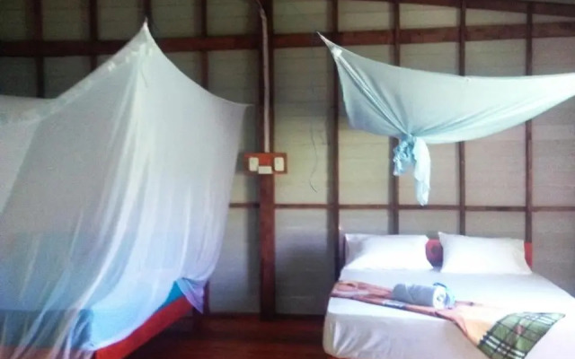 Hutyee Boat Bungalow