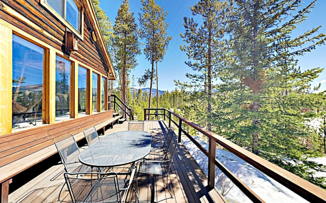 Secluded Mountain-view Log , Near Snow Trails 2 Bedroom Home - фото 2