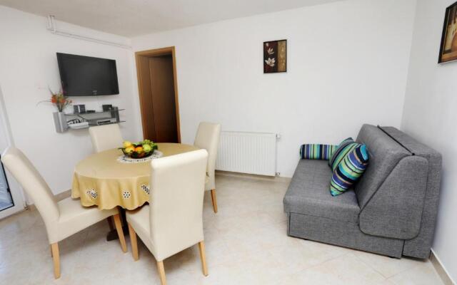 Apartments Davorka - 50m to the sea