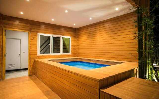 The M Pool Villas Bangkok - BTS Ekkamai