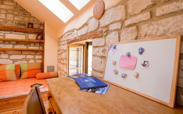 Tranquil Apartment in Marine Zemlje Near Stiniva Beach