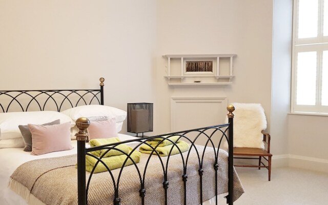 Grand Edinburgh Castlehill Apartment