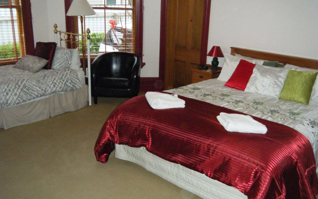 Collingwood Manor Bed & Breakfast