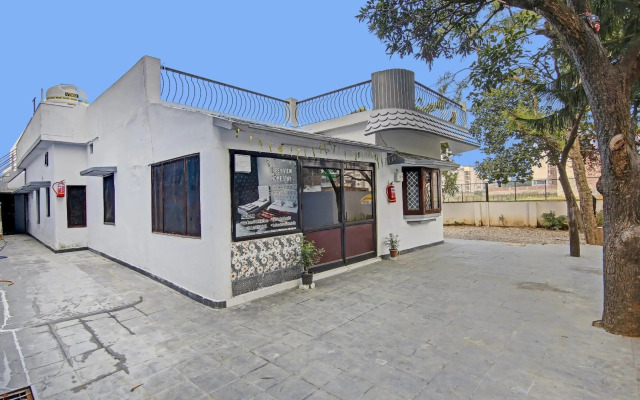 SPOT ON 70204 Hotel Greenview Homestay