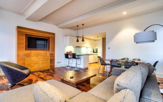 Sumptuous 2BR Apt Next To Edinburgh Castle!