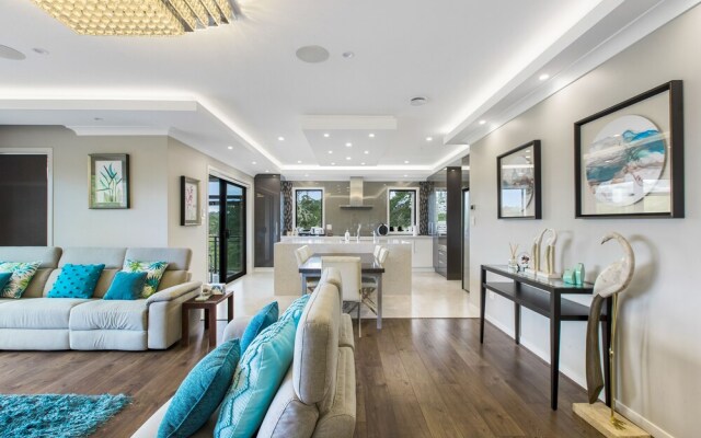 Luxe Whitford Mansion - Pool & Tennis Court