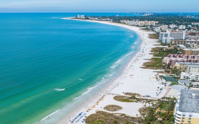 Banana Bay Club Beachside Villas