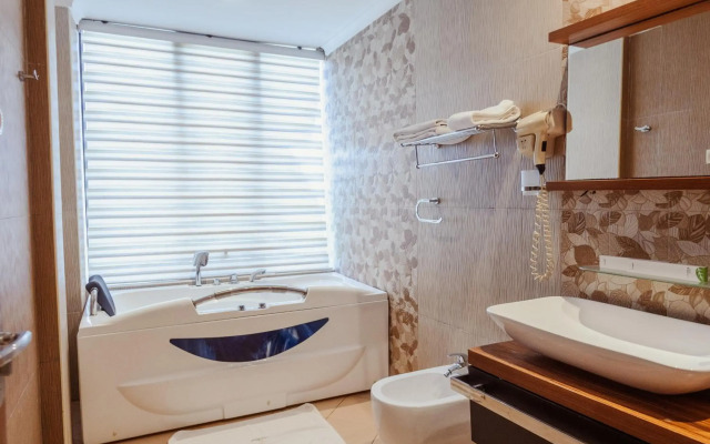 Tanga Beach Resort & Spa