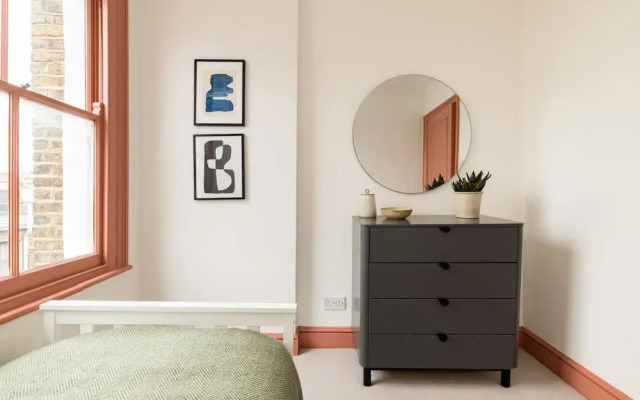 Stylish West Kensington Duplex