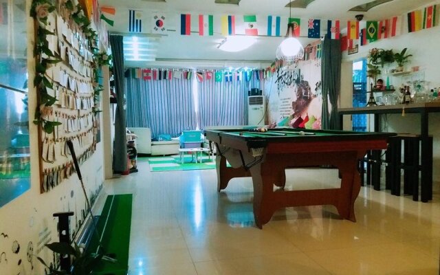 Long Men Zhen Youth Hostel
