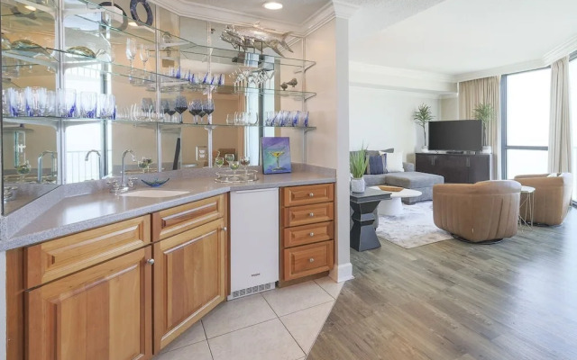 Phoenix Ix 602 2 Bedroom Condo