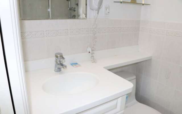 Jamaica Royale 005 - 2 Br Condo