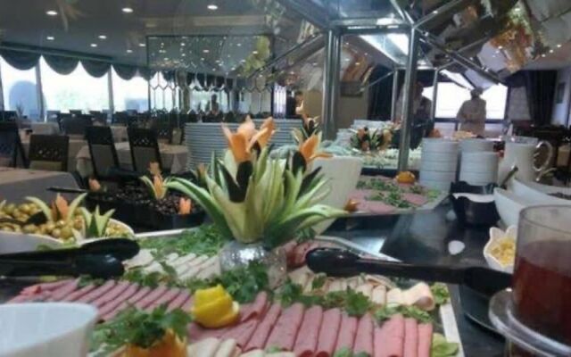 Acy Hotel