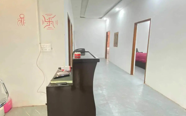 Oyo 806870 Hotel Mahima