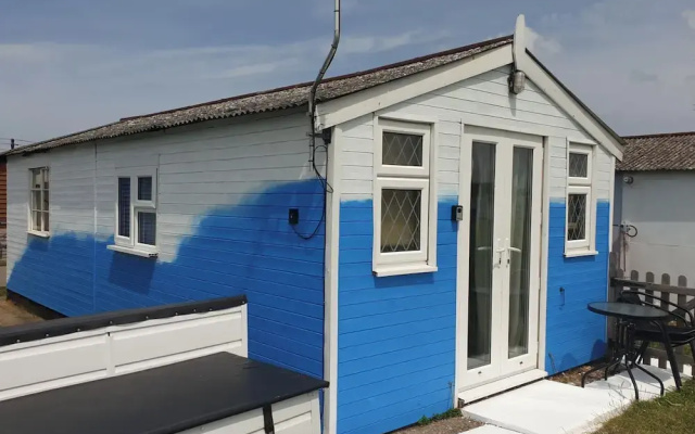 1 Bed Chalet - Sleeps 4 - Pets, Parking, Wifi