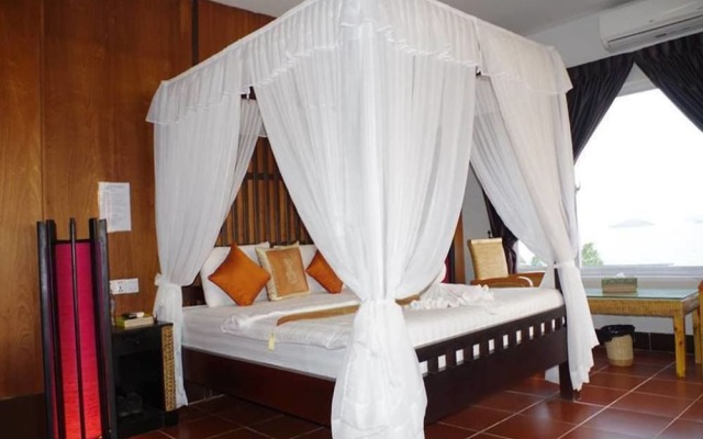 Ocean Breeze Hotel and Sky Bar