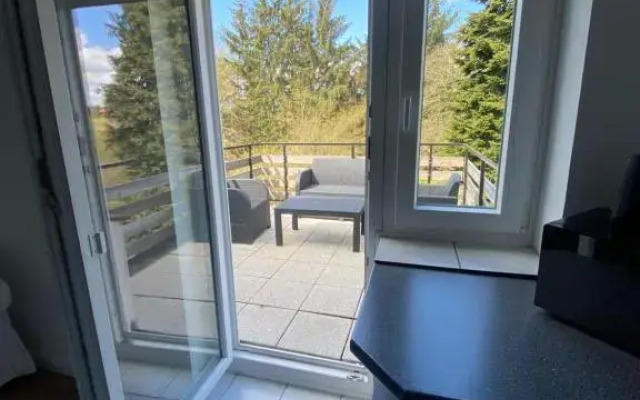 Ferienwohnung mit Balkon und Garten OG