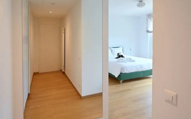 One & Only Lake View Apartment