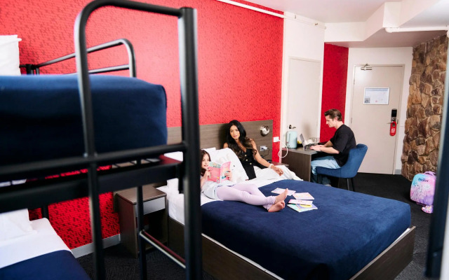 Space Hotel - Hostel