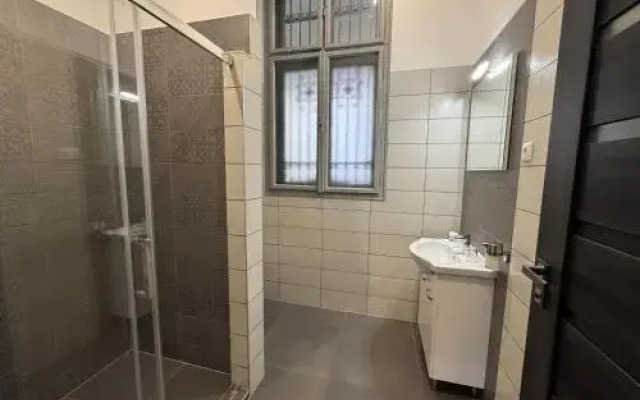 Center Rooms
