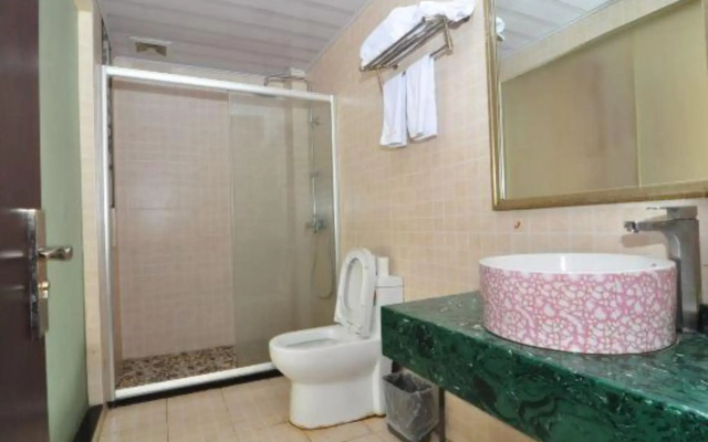 Baoyi Business Hotel