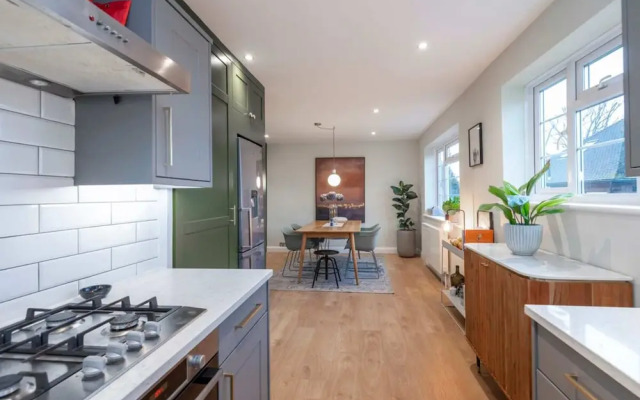 2 Bedroom Apartment - 200m From Richmond Park