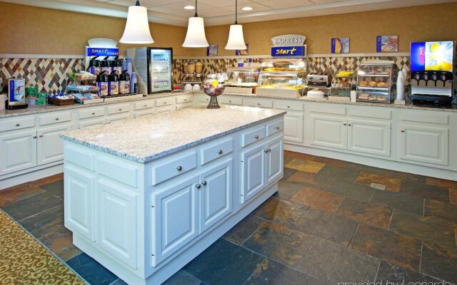 Holiday Inn Express Indianapolis Airport by IHG