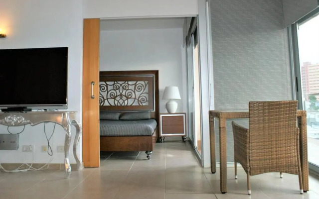 Apartamento en Roses con vistas al canal y piscina