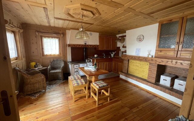 Belvilla by OYO Hilltop Chalet in Lamon With Views