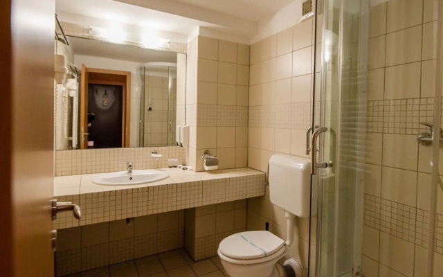 Hotel Oxford Inn & Suites