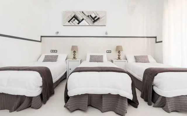 Hostal Gran Via 63 Rooms