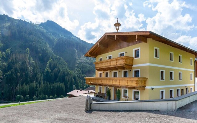 Spacious Apartment in Saalbach with Ski Boot Heaters