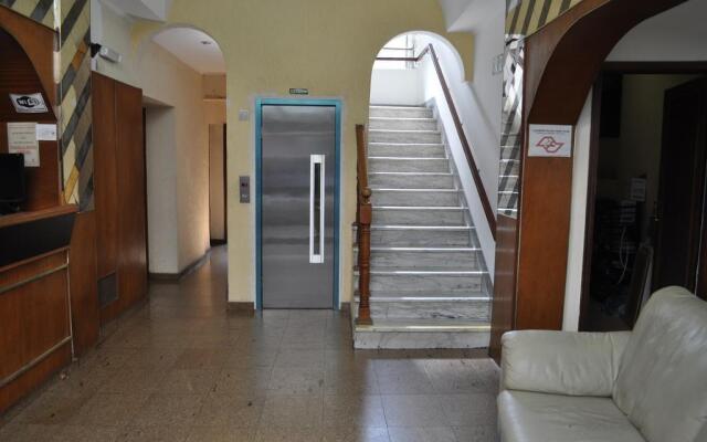 Artemis Hotel