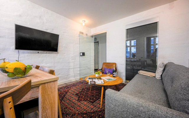 Sanders Lake - Pleasant 2-bdr Apt in City Center